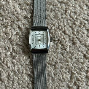 Omax women’s vintage silver stainless steel bracelet watch OS measurements shown